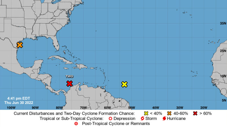 El potencial ciclón tropical Dos continúa este jueves su desplazamiento por aguas del suroeste del Caribe y se espera que cruce el sur de Nicaragua o el norte de Costa Rica el viernes por la noche, para emerger el sábado sobre el este del Pacífico. NOAA-NHC 