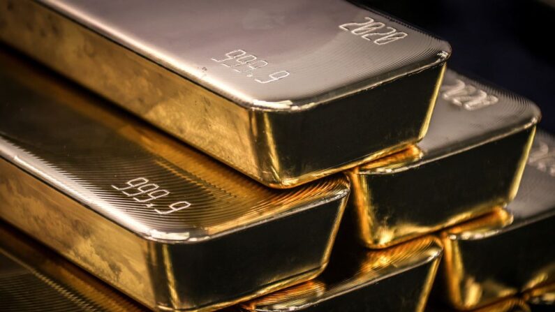 En la imagen se ven barras de lingotes de oro. (David Gray/AFP vía Getty Images)