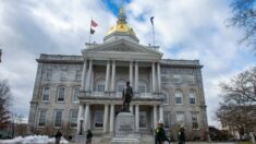 Demócratas del New Hampshire demandan a republicanos por riesgos de COVID en audiencias de la Cámara