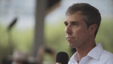 Beto O’Rourke impulsa leyes de control de armas y critica a gobernador Abbott en foro en Dallas