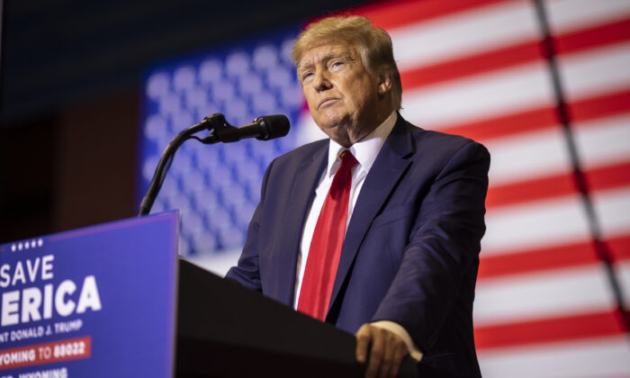 El expresidente Donald Trump habla durante un mitin en Casper, Wyoming, el 28 de mayo de 2022. (Chet Strange/Getty Images)

