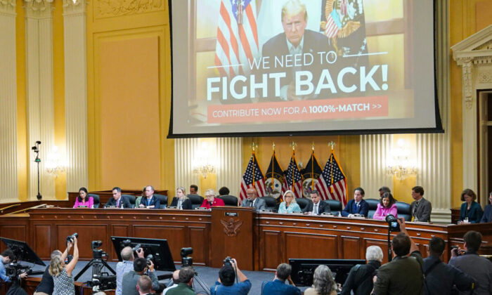 Un video del expresidente estadounidense Donald Trump en la segunda audiencia realizada por el Comité del 6 de enero, en el Capitolio de EE.UU., el 13 de junio de 2022. (Mandel Ngan-Pool/Getty Images)
