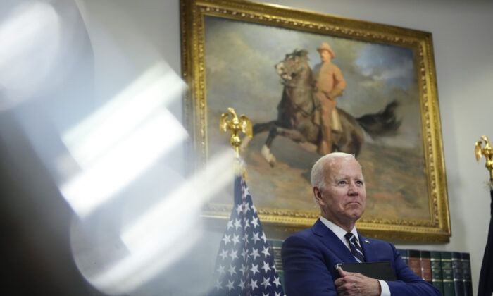 El presidente de Estados Unidos, Joe Biden, en el Salón Roosevelt de la Casa Blanca, en Washington, el 21 de junio de 2022. (Drew Angerer/Getty Images)