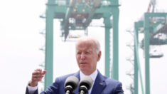 Biden habla de inflación y los problemas de la cadena de suministro en el puerto de Los Ángeles