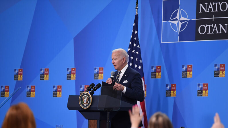 El presidente de EE.UU., Joe Biden, ofrece su rueda de prensa en la Cumbre de la OTAN el 30 de junio de 2022 en Madrid, España. (Denis Doyle/Getty Images)
