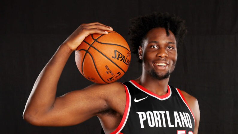 Caleb Swanigan de los Portland Trailblazers posa para un retrato durante la sesión de fotos de novatos de la NBA de 2017 en el MSG Training Center el 11 de agosto de 2017 en Greenburgh, Nueva York. (Elsa/Getty Images)