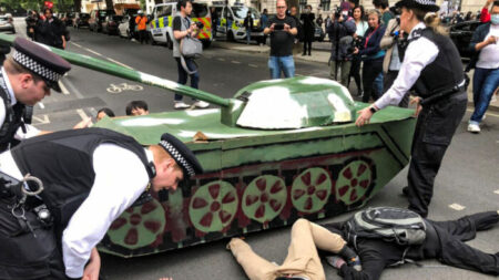 Golosina con forma de tanque provoca la censura de Beijing antes de aniversario de la masacre de Tiananmen