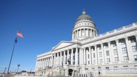 Corte de Utah permite temporalmente el aborto mientras demandan contra ley de activación