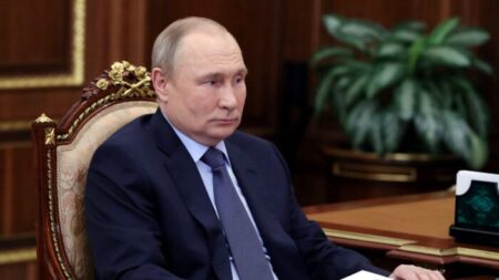 Putin dice que tras la guerra en Ucrania «el orden mundial occidental se está derrumbando»