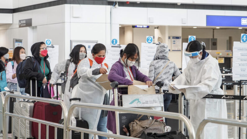 El Aeropuerto Internacional de Hong Kong ha caído 10 puestos en la última clasificación de los mejores aeropuertos del mundo, situándose en el puesto 20, incluso por debajo del Aeropuerto Internacional de Guangzhou Baiyun (Adrian Yu/The Epoch Times)
