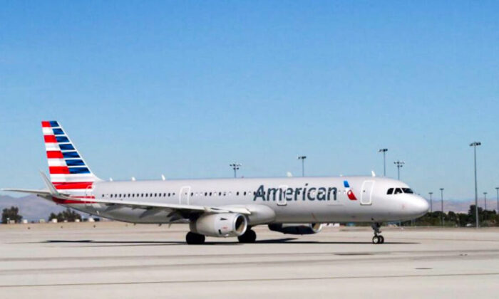 Un avión de American Airlines en la pista en una foto de archivo. (Rhona Wise/AFP/Getty Images)