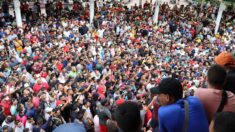 México autoriza que miles de migrantes avancen desde la frontera sur