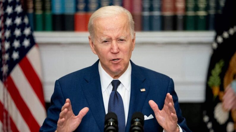 El presidente Joe Biden pronuncia un discurso en la Sala Roosevelt de la Casa Blanca en Washington el 24 de mayo de 2022. (Stefani Reynolds/AFP vía Getty Images)