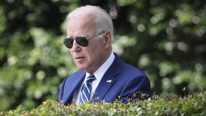 El presidente Joe Biden sale de la Casa Blanca en Washington el 8 de junio de 2022. (Win McNamee/Getty Images)
