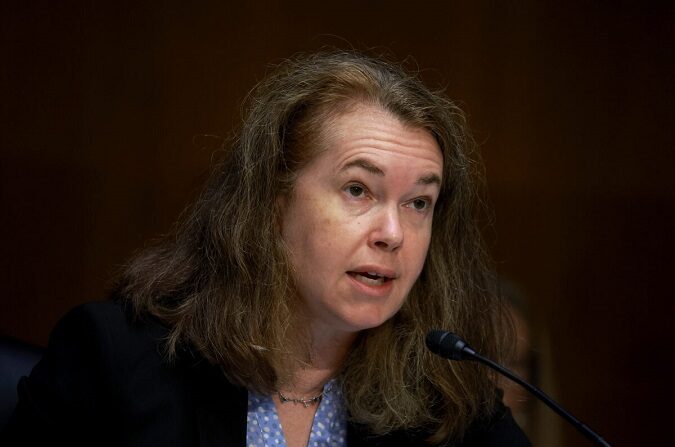 Dawn O'Connell, secretaria adjunta de preparación y respuesta en el Departamento de Salud y Servicios Humanos, habla durante una audiencia en el Senado en el Capitolio en Washington el 16 de junio de 2022. (Joe Raedle/Getty Images)
