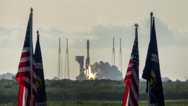 Un cohete de la Nasa despega desde el Kennedy Space Center. EFE/EPA/Cristóbal Herrera-Ulashkevich