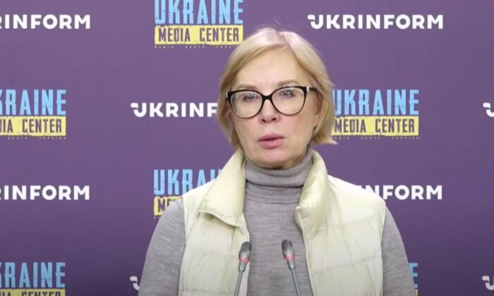 Lyudmila Denisova, que sirvió como comisionada parlamentaria ucraniana para los derechos humanos, aparece en una foto de archivo el 9 de mayo de 2022. (Captura de pantalla del canal de YouTube UkraineMediaCenter Kyiv Eng vía The Epoch Times)
