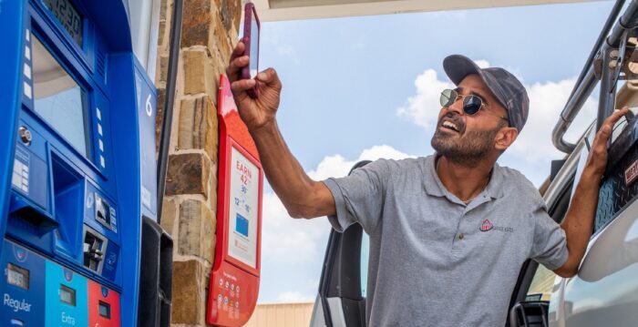 Precio de gasolina cae por debajo de USD 5 por galón tras alcanzar su máximo histórico el 14 de junio