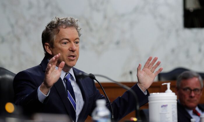 El senador Rand Paul (R-Ky.) habla durante una audiencia de nominación del Comité de Salud, Educación, Trabajo y Pensiones del Senado en el Capitolio en Washington, el 25 de febrero de 2021. (Tom Brenner/Pool/AFP vía Getty Images)