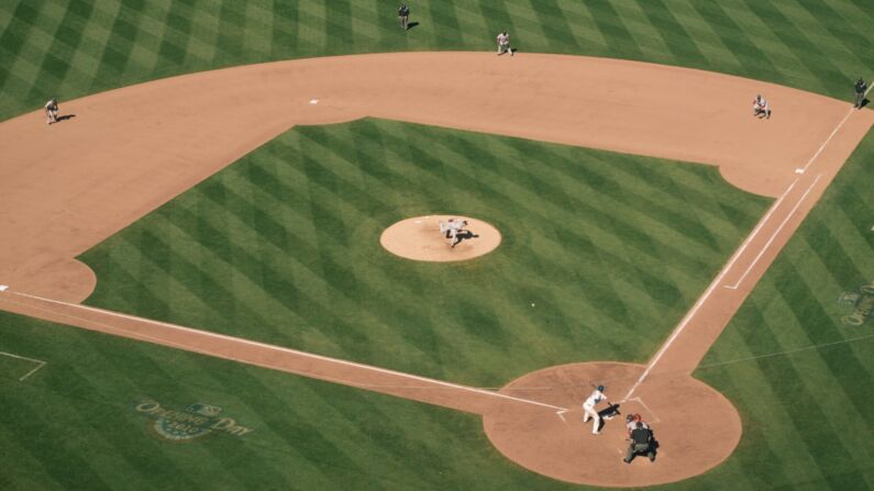 Imagen de archivo de un campo de beisbol. (Tomas Eidsvold a través de Unsplash)