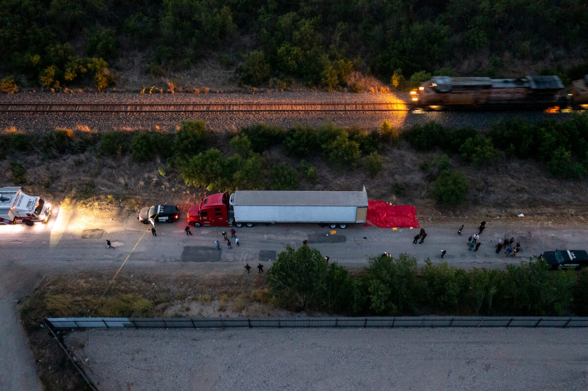 Mueren sofocados 46 inmigrantes en un camión en Texas