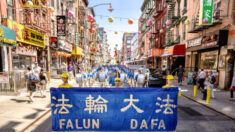 Cientos se unen en el barrio chino de NY rechazando la persecución a Falun Gong en la China comunista