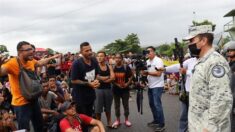 Caravana de 4000 migrantes se instala fuera de aduana del sur de México