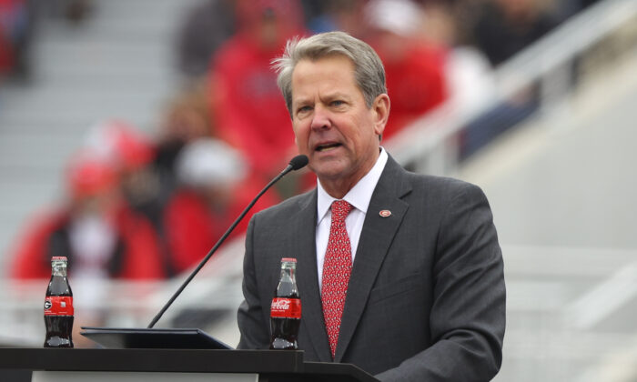 El gobernador de Georgia, Brian Kemp, habla durante la celebración en honor a la victoria del campeonato nacional de los Bulldogs de Georgia en Athens, Georgia, el 15 de enero de 2022. (Todd Kirkland/Getty Images)