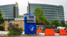 CDC compraron datos telefónicos para vigilar cumplimiento estadounidense de los cierres, dicen contratos