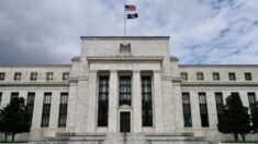 Economistas esperan una recesión en EE.UU. e inflación por encima del objetivo de la Fed este año