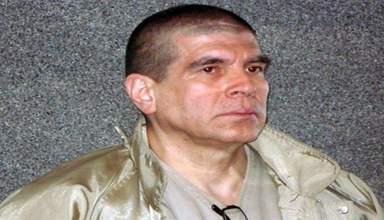 Fotografía de archivo cedida de la extradición a Estados Unidos de Benjamín Arellano Félix. EFE/PGR