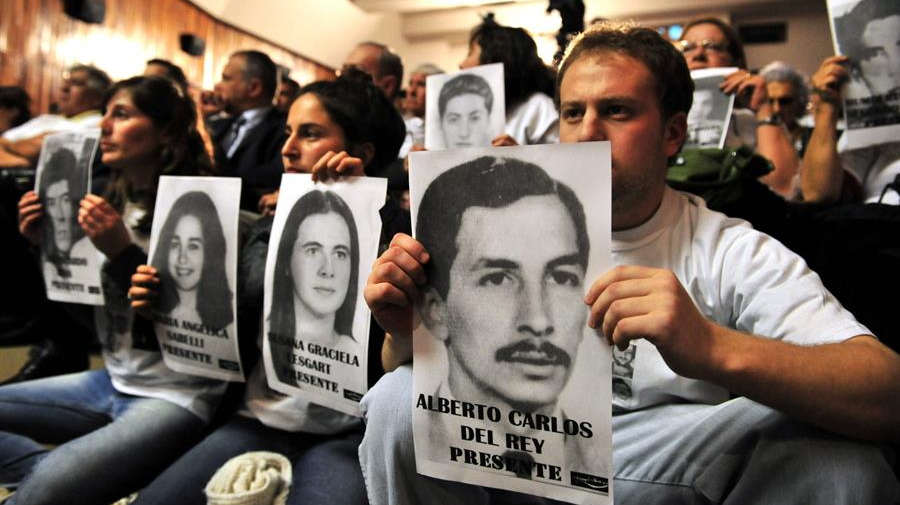 Jurado de EE.UU. halla responsable a exmilitar argentino de matanza de 1972