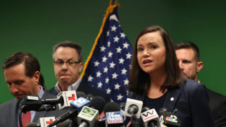 Fiscal gral. de Florida presiona a que Biden declare el fentanilo como «arma de destrucción masiva»