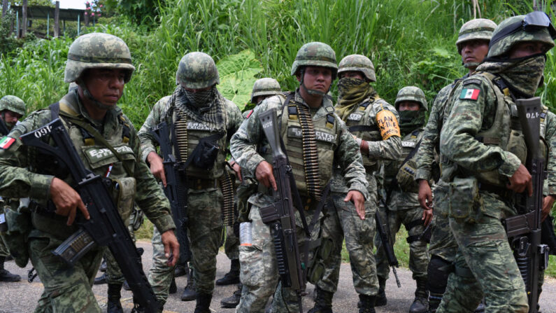 En una fotografía de archivo, se ven miembros del Ejército mexicano en Chiapas, México, el 9 de julio de 2021. (Isaac Guzman/AFP vía Getty Images)