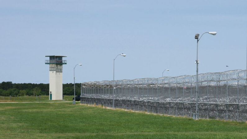 En una fotografía de archivo, una vista exterior muestra la prisión Allan B. Polunsky  en Texas, el 25 de mayo de 2022. (Cécile Clocheret/AFP vía Getty Images)