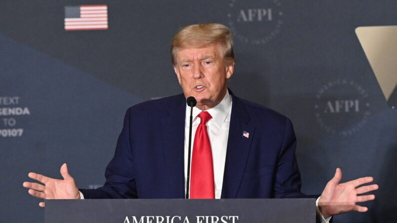 El expresidente de los Estados Unidos, Donald Trump, en la Cumbre de la Agenda del America First Policy Institute en Washington, el 26 de julio de 2022. (Mandel Ngan/AFP vía Getty Images)