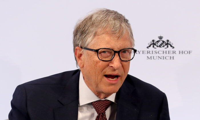Bill Gates, copresidente de la Fundación Bill & Melinda Gates, habla durante una mesa redonda en la Conferencia de Seguridad de Múnich 2022 en Múnich, Alemania, el 18 de febrero de 2022. (Alexandra Beier/Getty Images)
