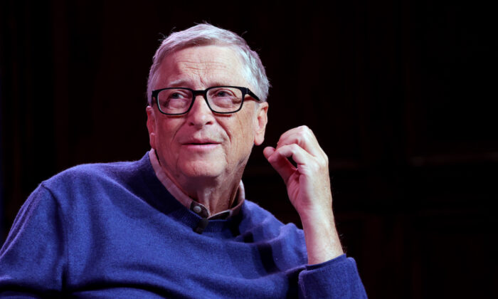 Bill Gates habla de su nuevo libro 'How to Prevent the Next Pandemic' (Como prevenir la siguiente pandemia) en el escenario del 92Y en Nueva York el 3 de mayo de 2022. (Michael Loccisano/Getty Images)