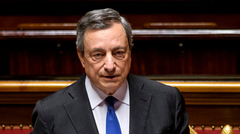 El primer ministro italiano Mario Draghi pronuncia su discurso ante el Senado italiano, el 20 de julio de 2022 en Roma, Italia. (Antonio Masiello/Getty Images)