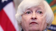 Yellen niega que la economía de EE.UU. esté en recesión a pesar de las cifras del PIB en recesión