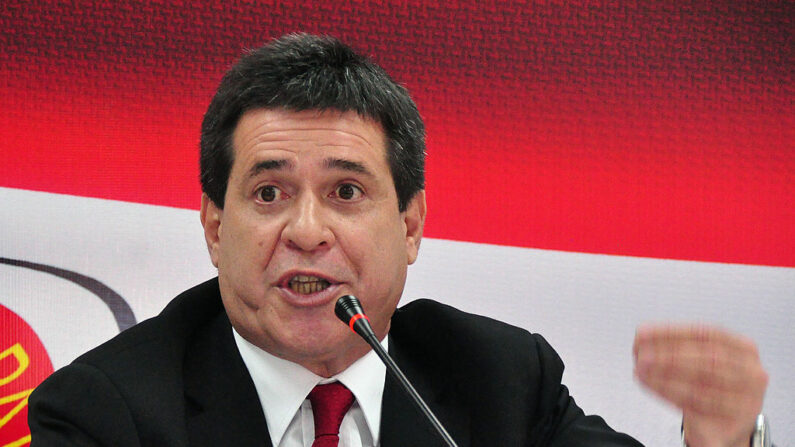 El expresidente de Paraguay, Horacio Cartes, habla durante una conferencia de prensa en Asunción (Paraguay), el 22 de abril de 2013. (Norberto Duarte/AFP vía Getty Images)