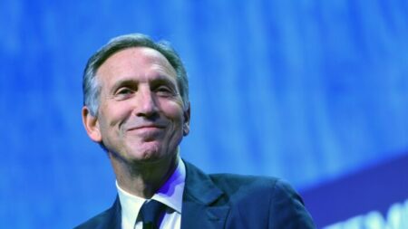 Howard Schultz debería demandar a George Soros por destruir Starbucks