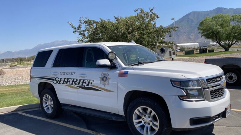 Una patrulla de la Oficina del Sheriff del Condado de Utah estacionada en el complejo de seguridad pública en Spanish Fork, Utah, el 27 de junio de 2022. (Allan Stein/The Epoch Times)