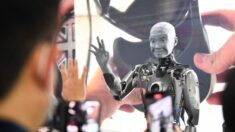 Nuevo robot humanoide advierte sobre la creación de una “sociedad opresiva” por parte de la IA