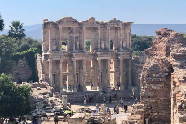 Biblioteca de Celso en Éfeso, Turquía. Fue construida en el año 117 d. C. (Cortesía de Richard Silver)