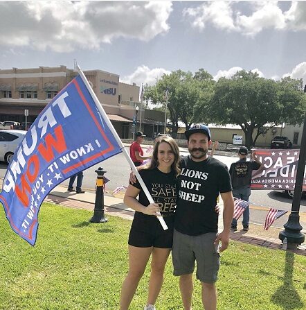 Joeylynn y Robert Mesaros fueron demandados tras unirse a una caravana rump Train. (Cortesía de Joeylynn Mesaros)
