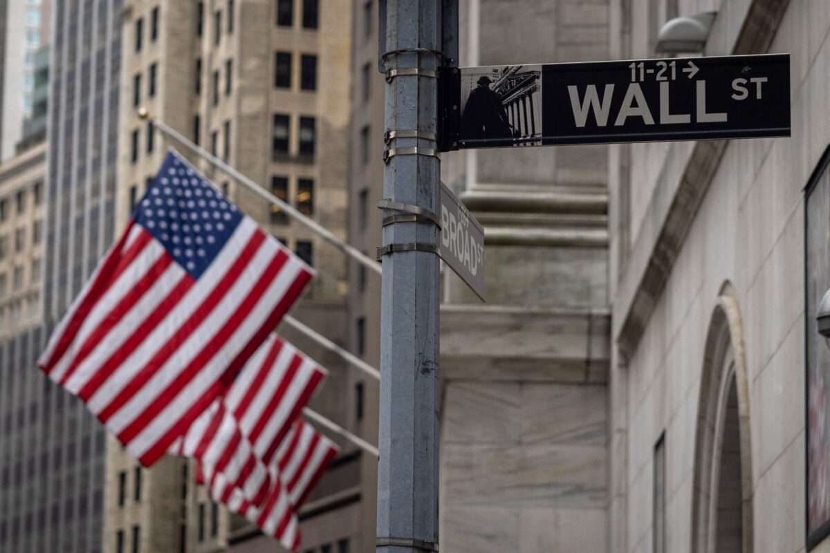 Wall Street cierra en rojo y el Dow Jones entra en mercado bajista