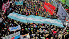 Gobierno de Argentina colapsa y la gente se niega a trabajar ante importantes recortes de subsidios