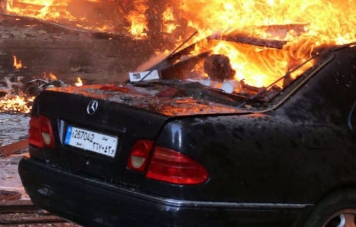 Auto incendiándose. Imagen ilustrativa. (AFP vía Getty Images)