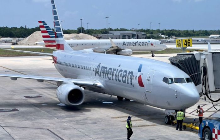 Un Airbus 321 de American Airlines se ve en el Aeropuerto Internacional de Cancún (CUN) en Cancún, estado de Quintana Roo, México, el 2 de julio de 2022. - (DANIEL SLIM/AFP vía Getty Images)
